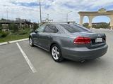 Volkswagen Passat 2013 года за 4 200 000 тг. в Атырау – фото 5