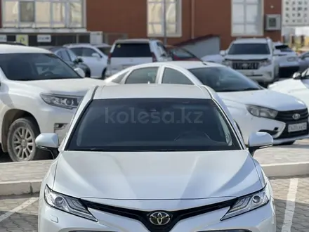 Toyota Camry 2021 года за 17 500 000 тг. в Актау – фото 3