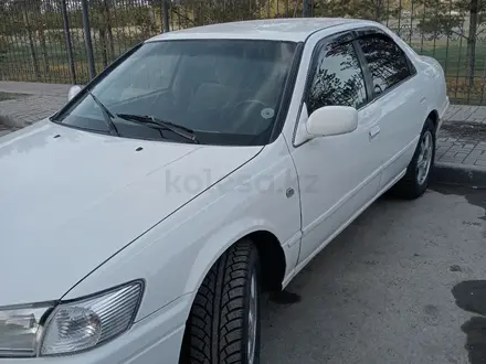 Toyota Camry 1997 года за 3 300 000 тг. в Астана – фото 2