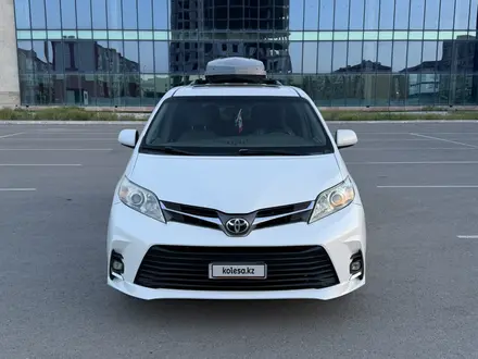 Toyota Sienna 2015 года за 12 000 000 тг. в Актау