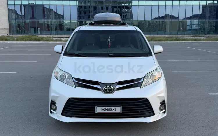 Toyota Sienna 2015 года за 12 000 000 тг. в Актау