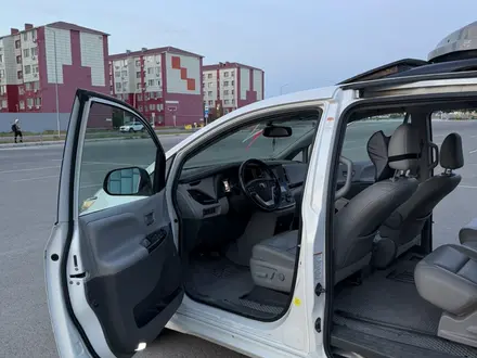Toyota Sienna 2015 года за 12 000 000 тг. в Актау – фото 34