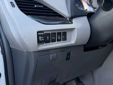 Toyota Sienna 2015 года за 12 000 000 тг. в Актау – фото 38