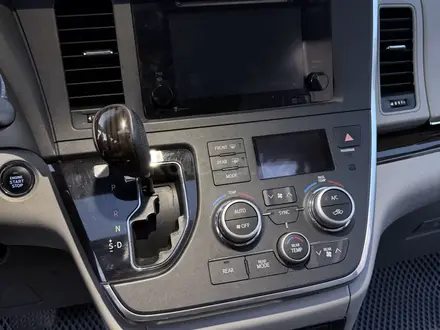 Toyota Sienna 2015 года за 12 000 000 тг. в Актау – фото 41