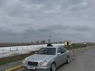 Mercedes-Benz E 320