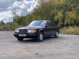 Mercedes-Benz E 200 1993 года за 1 900 000 тг. в Караганда – фото 2