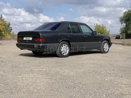 Mercedes-Benz E 200 1993 года за 1 900 000 тг. в Караганда – фото 5