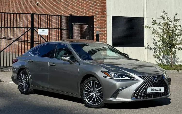 Lexus ES 250 2022 годаfor23 500 000 тг. в Астана