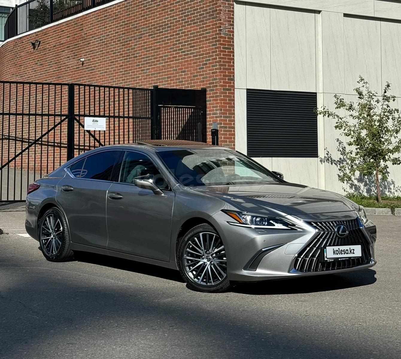 Lexus ES 250 2022 г.