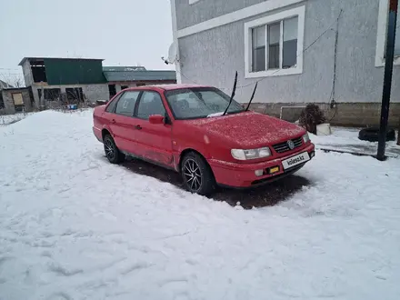 Volkswagen Passat 1993 года за 1 200 000 тг. в Шамалган – фото 2