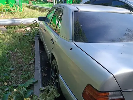 Mercedes-Benz E 230 1992 года за 900 000 тг. в Астана – фото 4