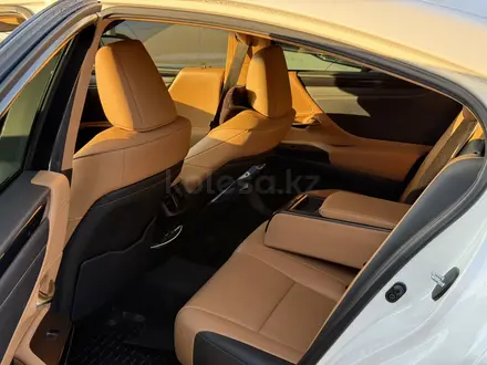 Lexus ES 250 2021 года за 19 000 000 тг. в Алматы – фото 9
