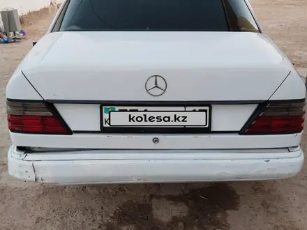 Mercedes-Benz E 200 1992 года за 1 250 000 тг. в Жетысай – фото 3