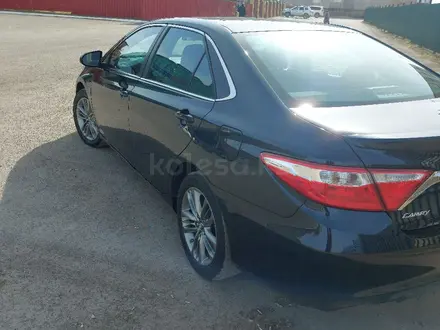 Toyota Camry 2017 года за 10 200 000 тг. в Актобе – фото 6