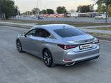 Lexus ES 350 2021 года за 21 500 000 тг. в Актобе – фото 2