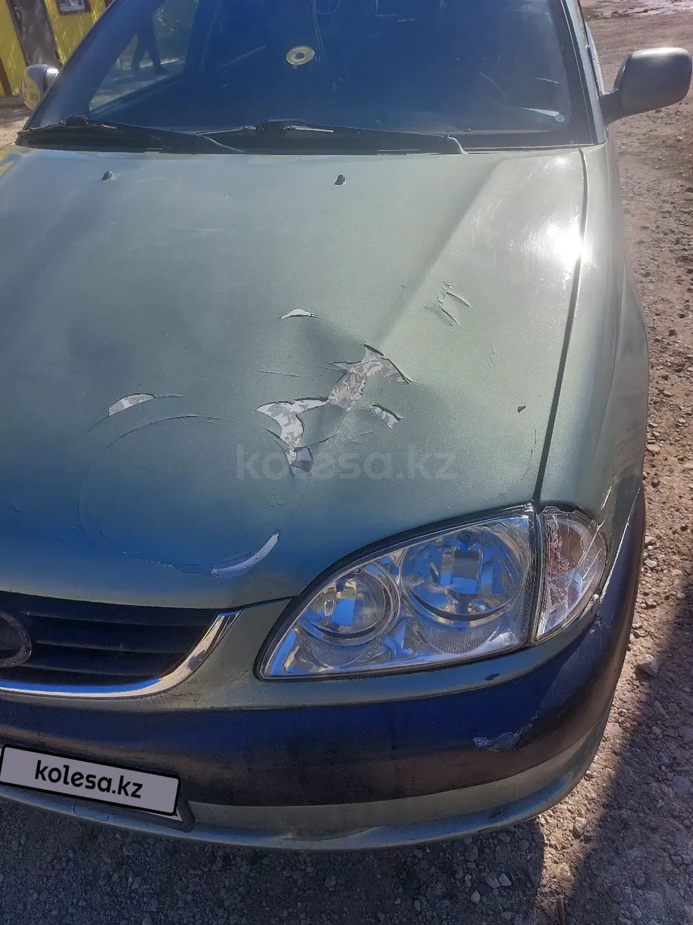 Toyota Avensis, 2001