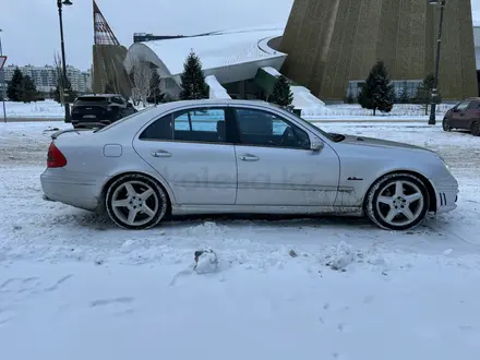 Mercedes-Benz E 320 2003 года за 6 200 000 тг. в Астана – фото 2