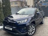 Toyota RAV4 2021 года за 15 000 000 тг. в Алматы – фото 2