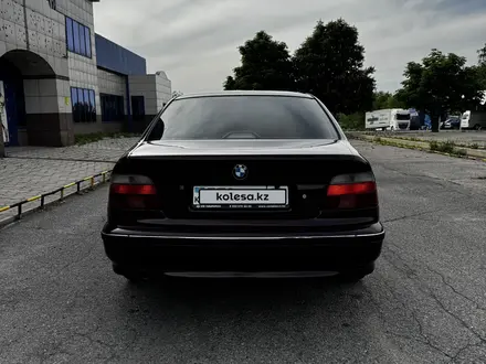 BMW 528 1997 года за 3 100 000 тг. в Алматы – фото 5