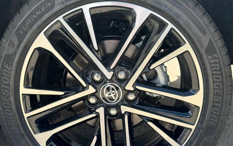 Toyota Camry Luxe — миниатюра 3