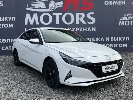 Hyundai Elantra 2022 года за 9 500 000 тг. в Актобе – фото 2