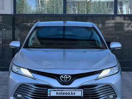 Toyota Camry 2018 года за 13 500 000 тг. в Шымкент