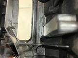 Кронштейн решетки радиатора Toyota RAV 4 50 кузов за 35 000 тг. в Караганда – фото 2