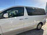 Toyota Alphard 2004 года за 8 000 000 тг. в Жанаозен