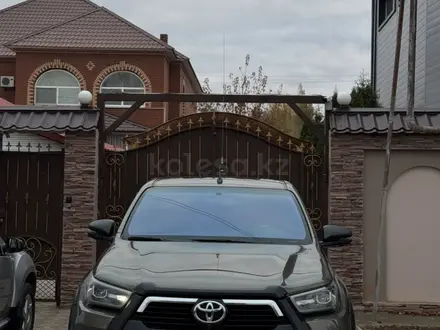 Toyota Hilux 2023 года за 26 000 000 тг. в Уральск