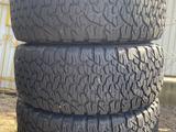 Шины 315/70R17 315/70/17 BFGoodrich A/T три штуки. за 90 000 тг. в Алматы