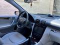 Mercedes-Benz C 200 2001 года за 2 650 000 тг. в Тараз – фото 2