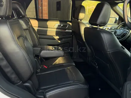Ford Explorer 2018 года за 12 500 000 тг. в Алматы – фото 19