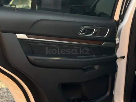 Ford Explorer 2018 года за 12 500 000 тг. в Алматы – фото 21