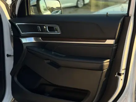Ford Explorer 2018 года за 12 500 000 тг. в Алматы – фото 25