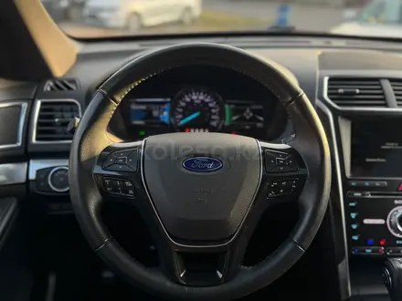 Ford Explorer 2018 года за 12 500 000 тг. в Алматы – фото 30