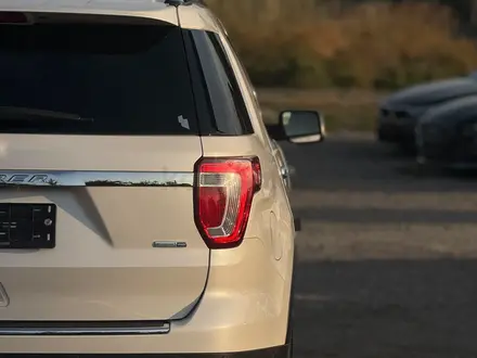 Ford Explorer 2018 года за 12 500 000 тг. в Алматы – фото 7