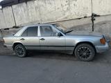 Mercedes-Benz E 200 1991 года за 600 000 тг. в Шу – фото 2