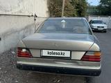 Mercedes-Benz E 200 1991 года за 600 000 тг. в Шу – фото 3