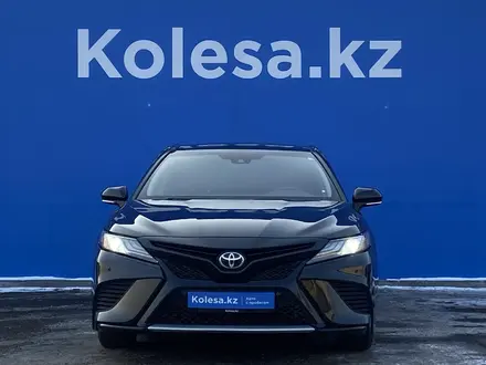Toyota Camry 2018 года за 15 010 000 тг. в Алматы – фото 2