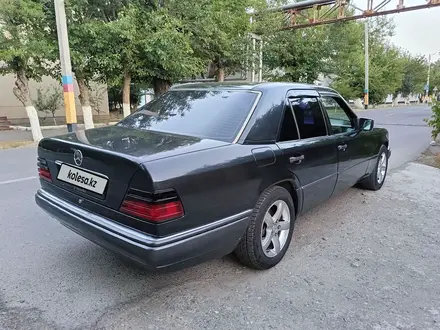 Mercedes-Benz E 280 1994 года за 2 000 000 тг. в Каратау – фото 4