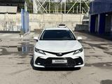 Toyota Camry 2022 года за 13 500 000 тг. в Алматы – фото 2