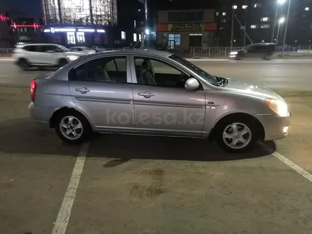 Hyundai Accent 2006 года за 2 400 000 тг. в Актобе – фото 2