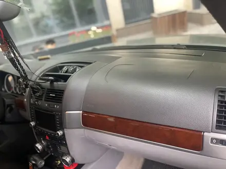 Volkswagen Touareg 2005 года за 4 400 000 тг. в Алматы – фото 12