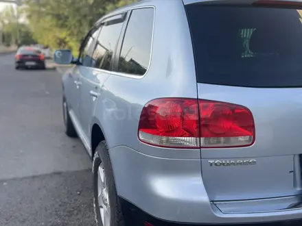 Volkswagen Touareg 2005 года за 4 400 000 тг. в Алматы – фото 3
