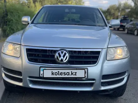 Volkswagen Touareg 2005 года за 4 400 000 тг. в Алматы – фото 4