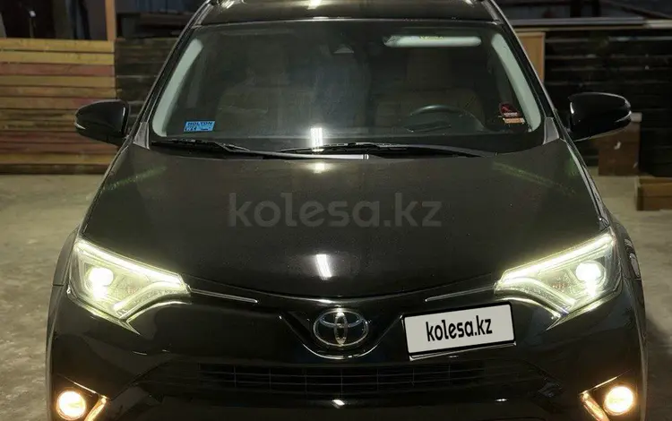 Toyota RAV4 2016 года за 10 000 000 тг. в Актау