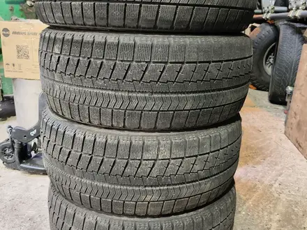 Резина зимняя 215/50 r17 Bridgestone, из Японии за 83 000 тг. в Алматы