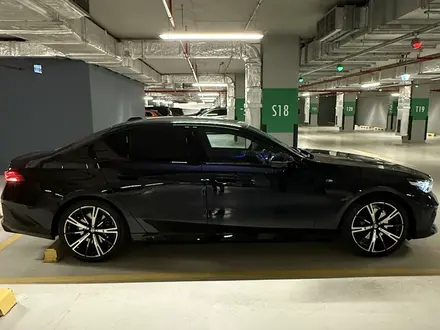 BMW 530 2024 года за 37 000 000 тг. в Астана – фото 4