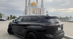 Toyota Highlander 2021 года за 17 500 000 тг. в Актобе – фото 2