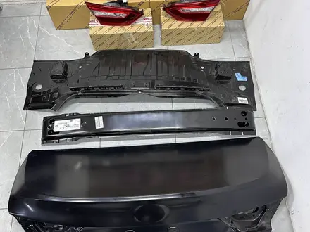 Фонарь, крышка багажника, фартук, усилитель бампера Toyota Camry 70 за 100 000 тг. в Алматы – фото 5
